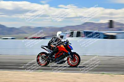 media/Mar-25-2024-Moto Forza (Mon) [[8d4319bd68]]/4-Novice Group/Session 4 Front Straight Speed Pans/